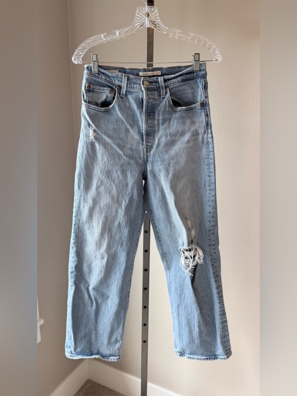 Levi’s Ribcage Straight Jeans Women’s 28 High Rise Button Fly Distressed Lt Wash